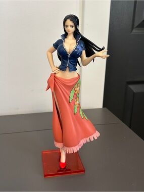 One Piece Nico Robin Figure With Base